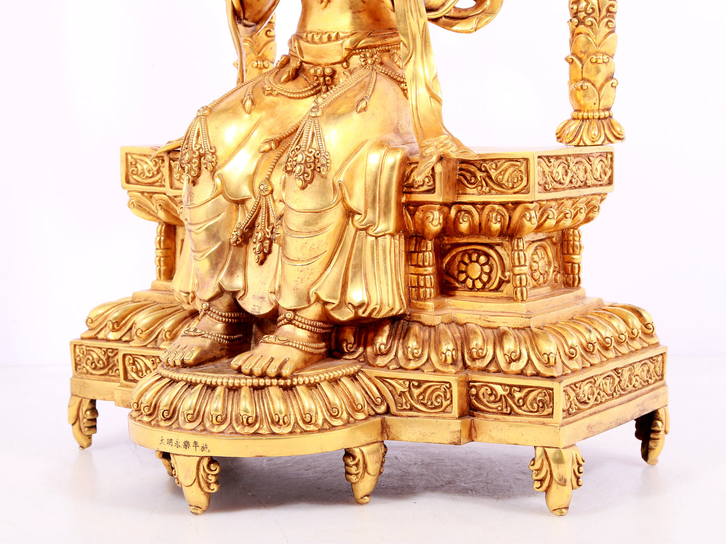 A solemn gilt bronze statue of Bodhisattva