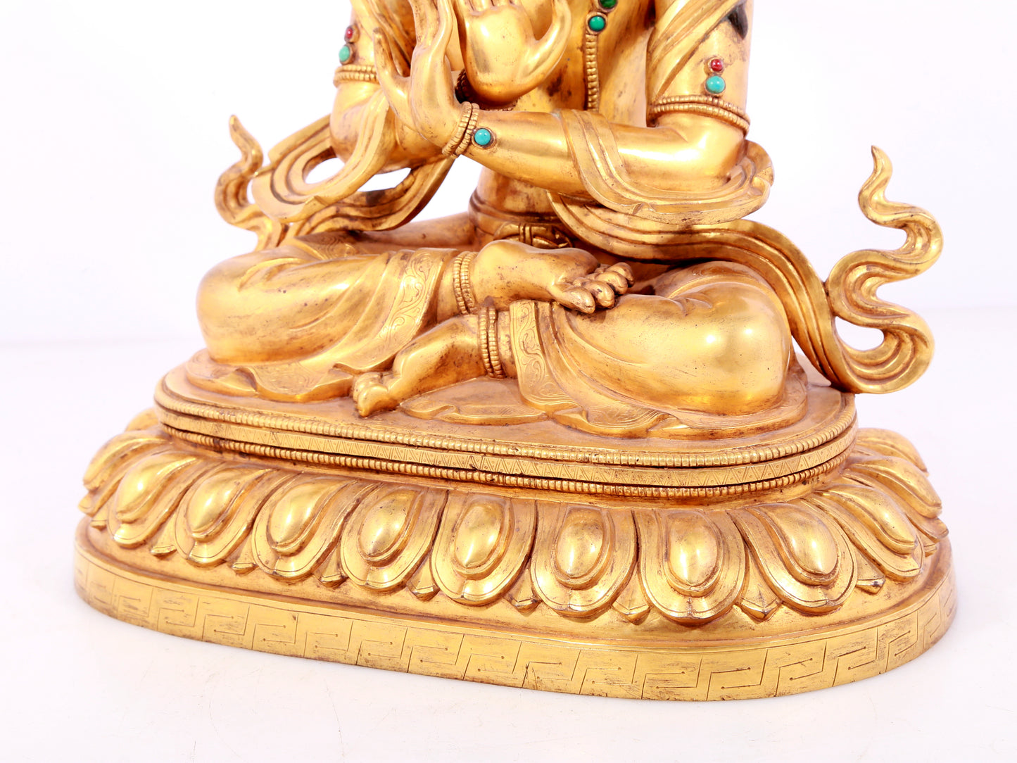 A solemn gilt bronze statue of Bodhisattva inlaid gems