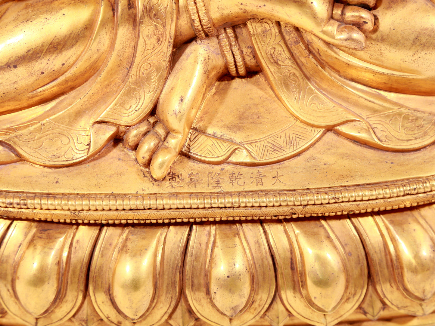 A solemn gilt bronze statue of Bodhisattva inlaid gems