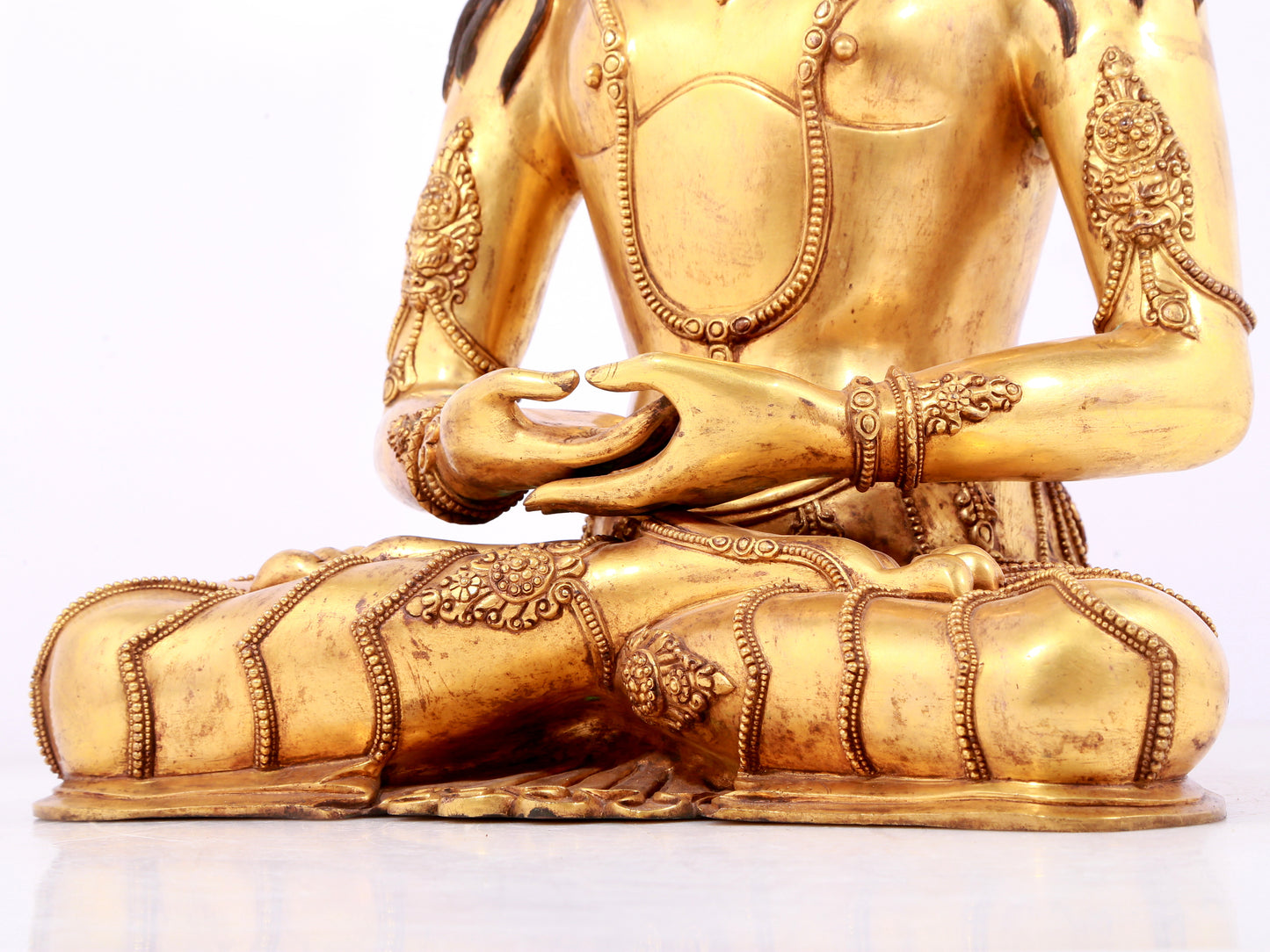 A solemn gilt bronze statue of Bodhisattva