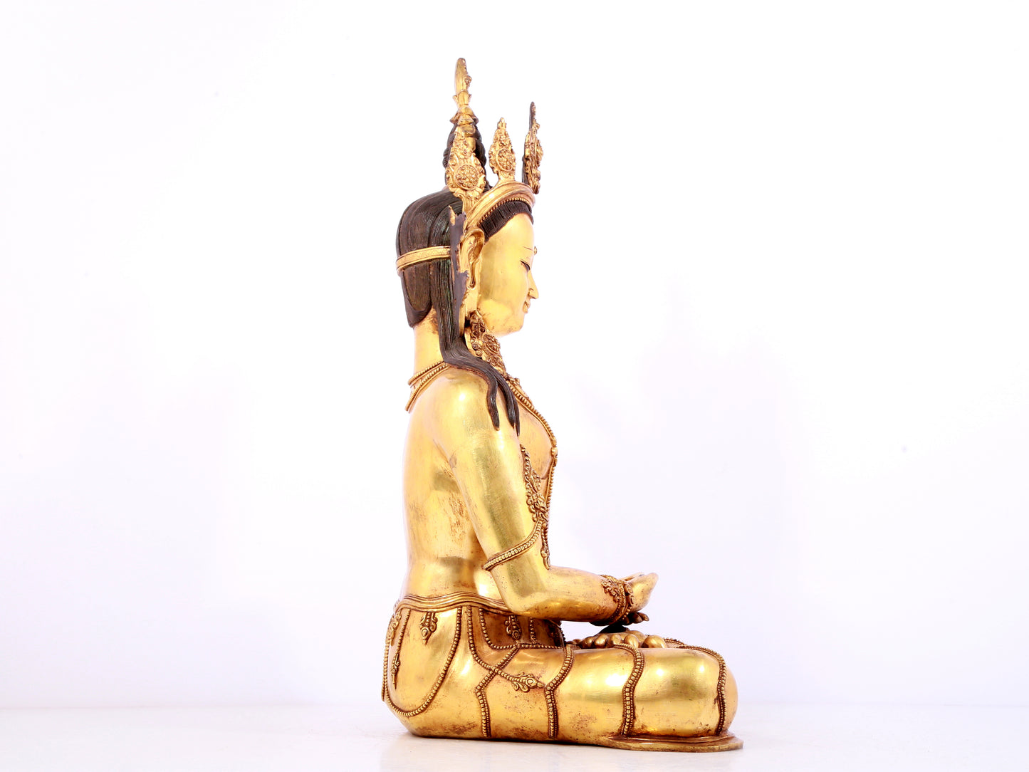 A solemn gilt bronze statue of Bodhisattva