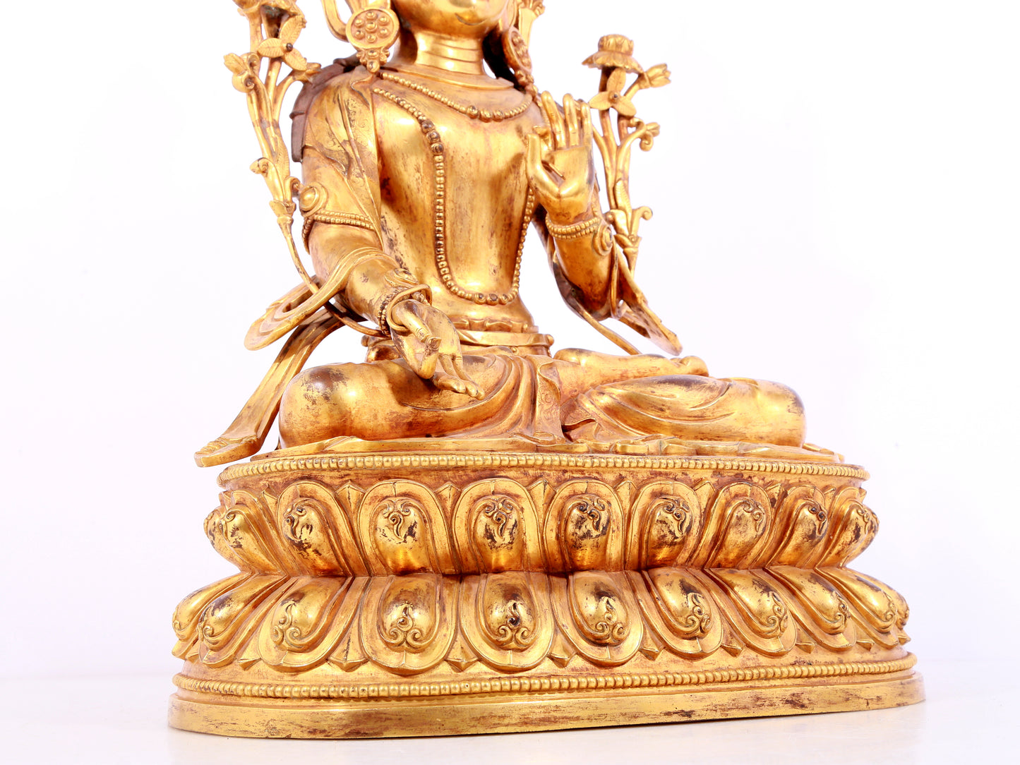 A solemn gilt bronze statue of Bodhisattva