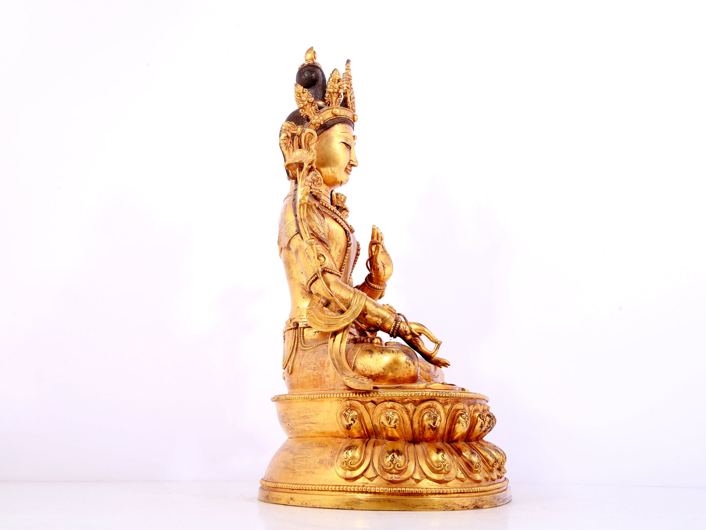 A solemn gilt bronze statue of Bodhisattva