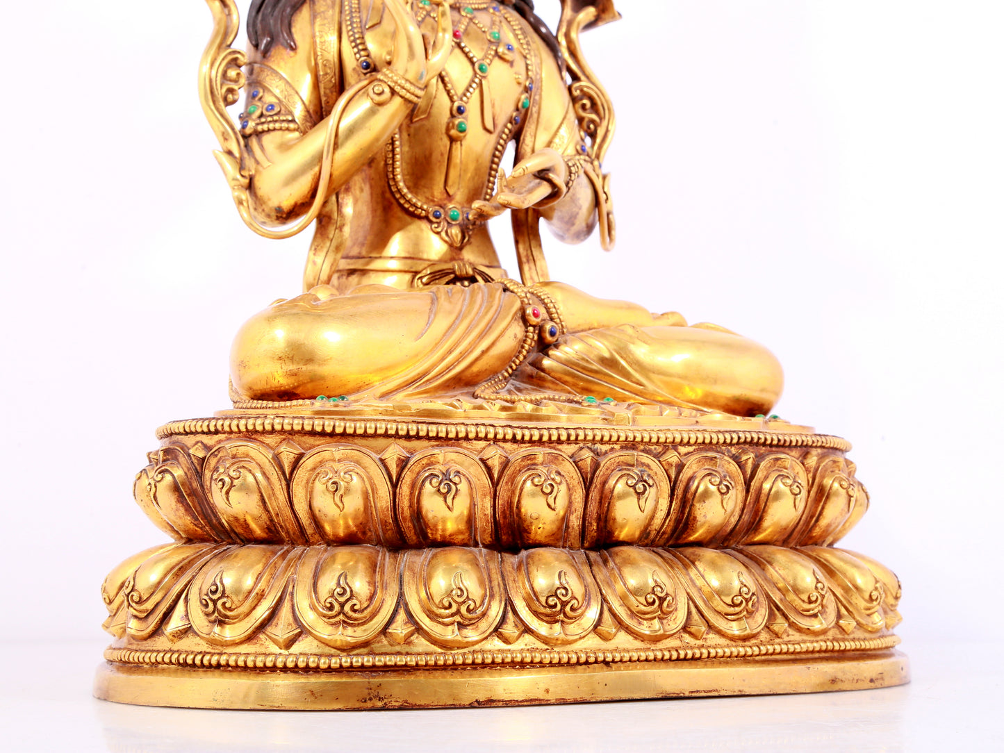 A solemn gilt bronze statue of Bodhisattva inlaid gems