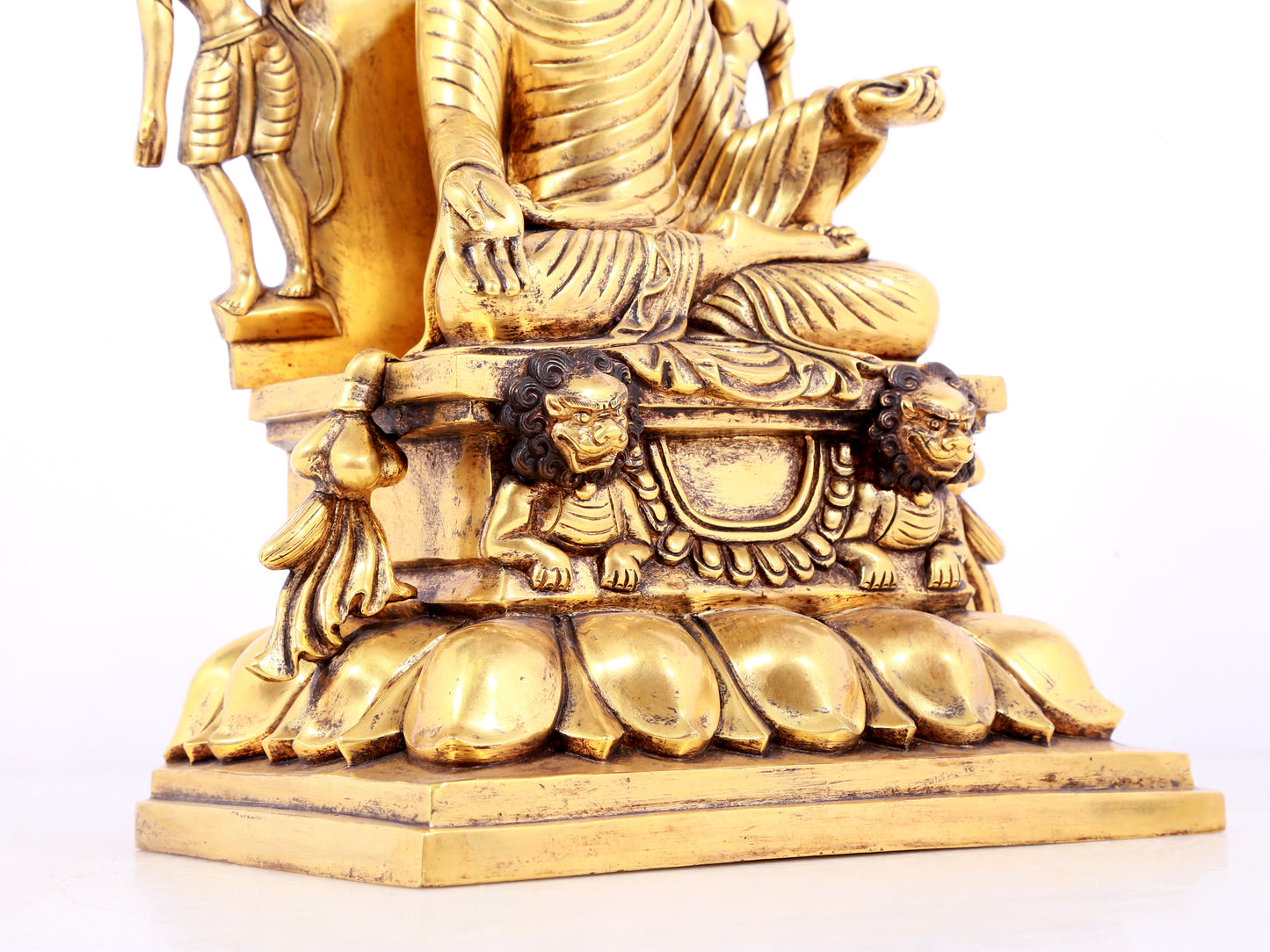 A solemn gilt bronze statue of Sakyamuni