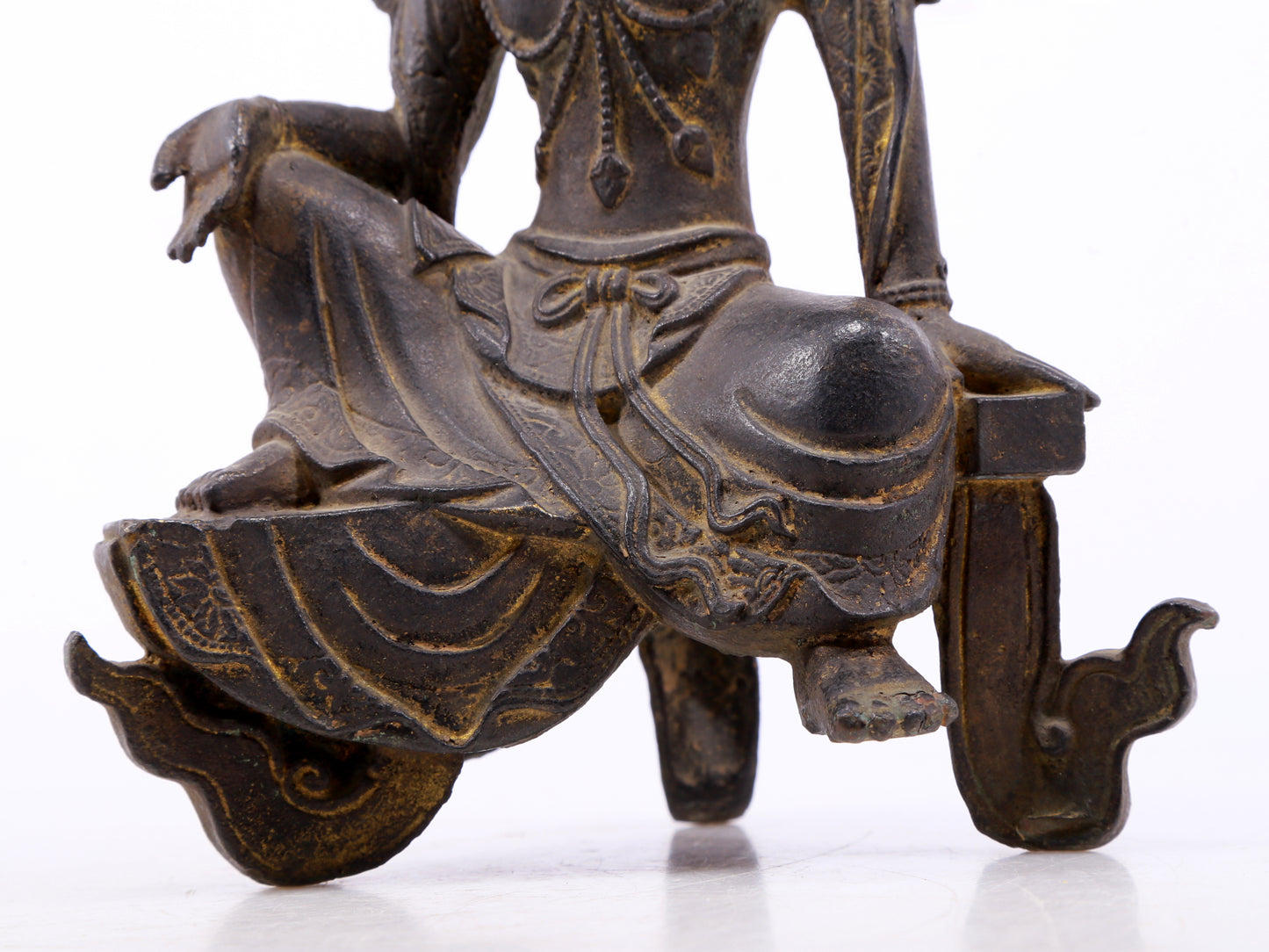 A serene gilt bronze statue of Guanyin