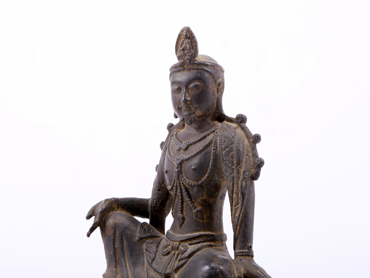 A serene gilt bronze statue of Guanyin