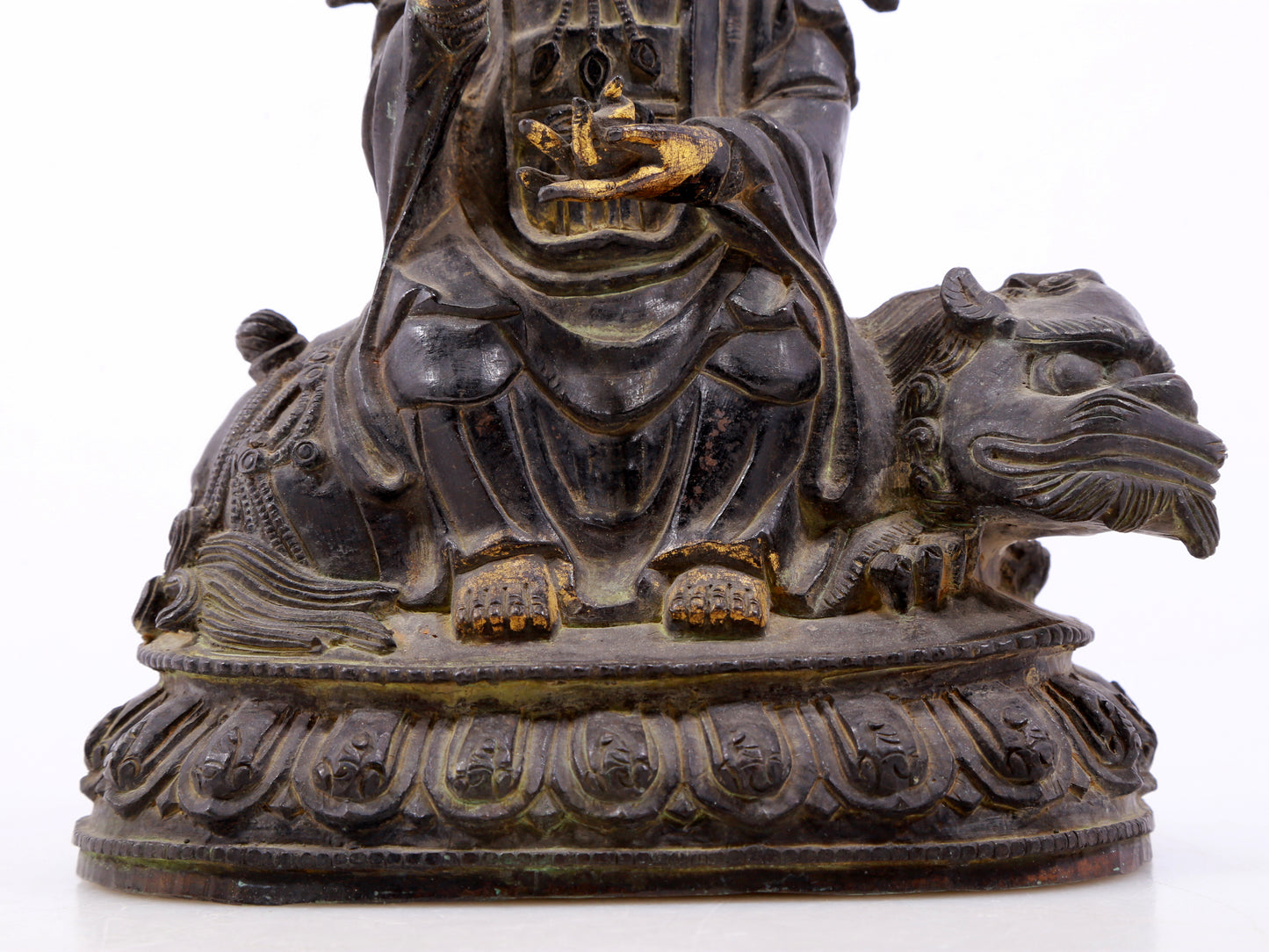 A serene gilt bronze Guanyin statue