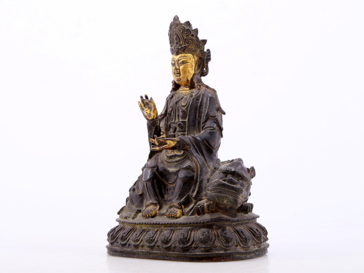 A serene gilt bronze Guanyin statue