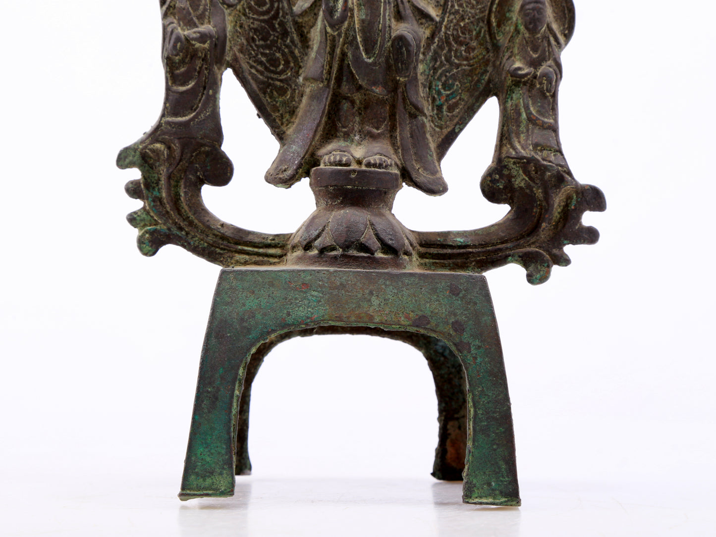 A rare bronze Guanyin statue,