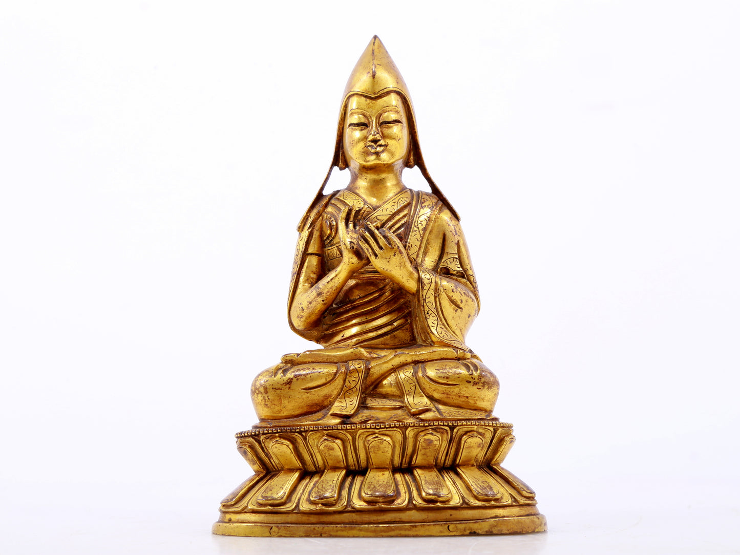 A serene gilt bronze statue of Tsongkhapa