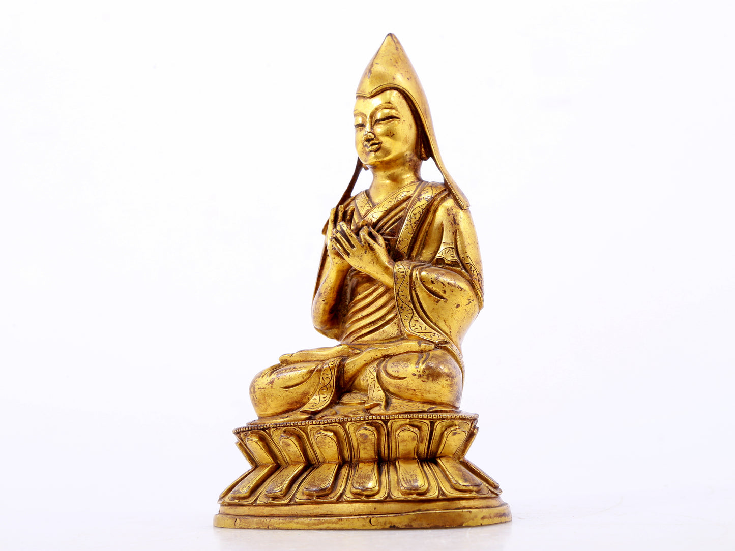 A serene gilt bronze statue of Tsongkhapa