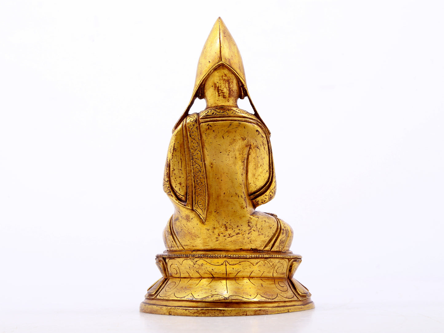 A serene gilt bronze statue of Tsongkhapa