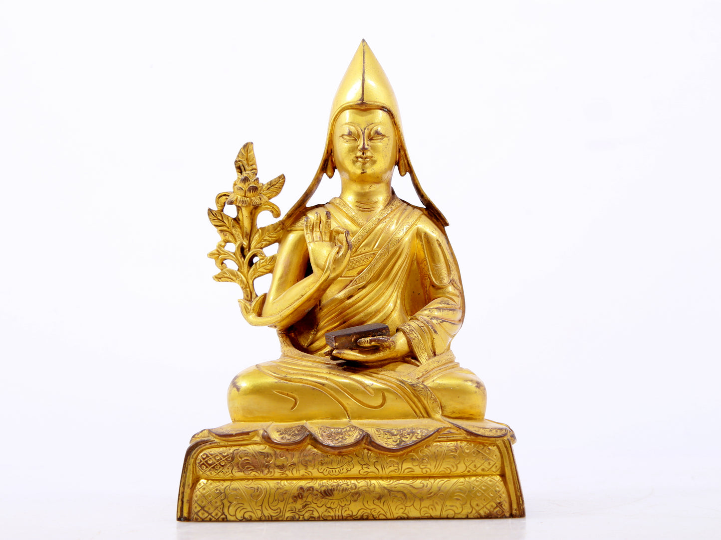 A serene gilt bronze statue of Tsongkhapa