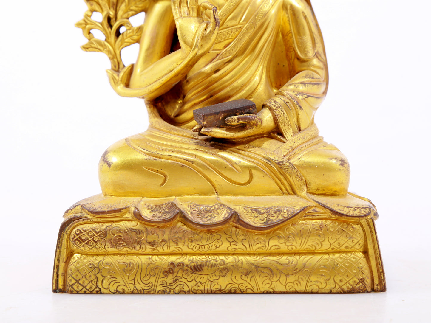 A serene gilt bronze statue of Tsongkhapa