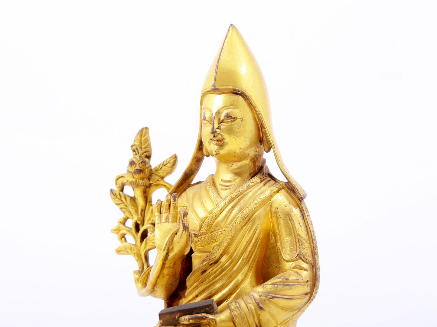 A serene gilt bronze statue of Tsongkhapa