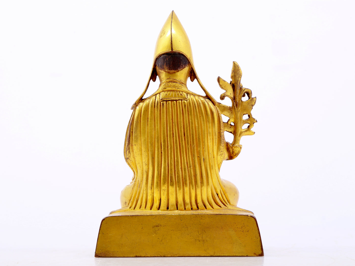 A serene gilt bronze statue of Tsongkhapa