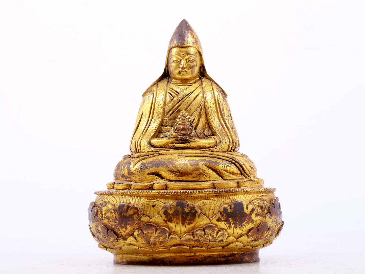 A serene gilt bronze statue of Tsongkhapa