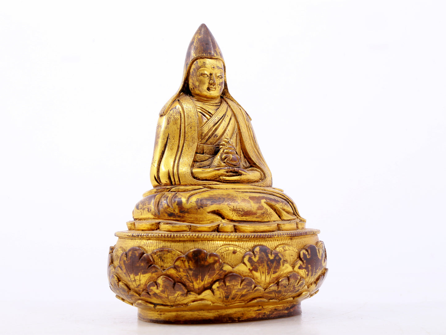 A serene gilt bronze statue of Tsongkhapa