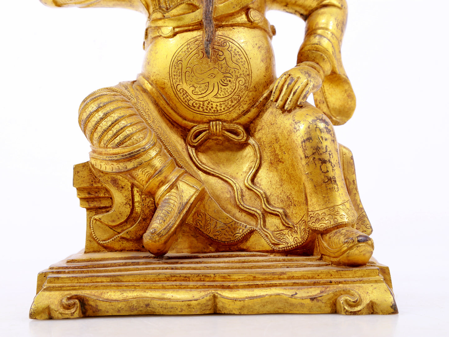 A serene gilt bronze statue of Guan Gong,