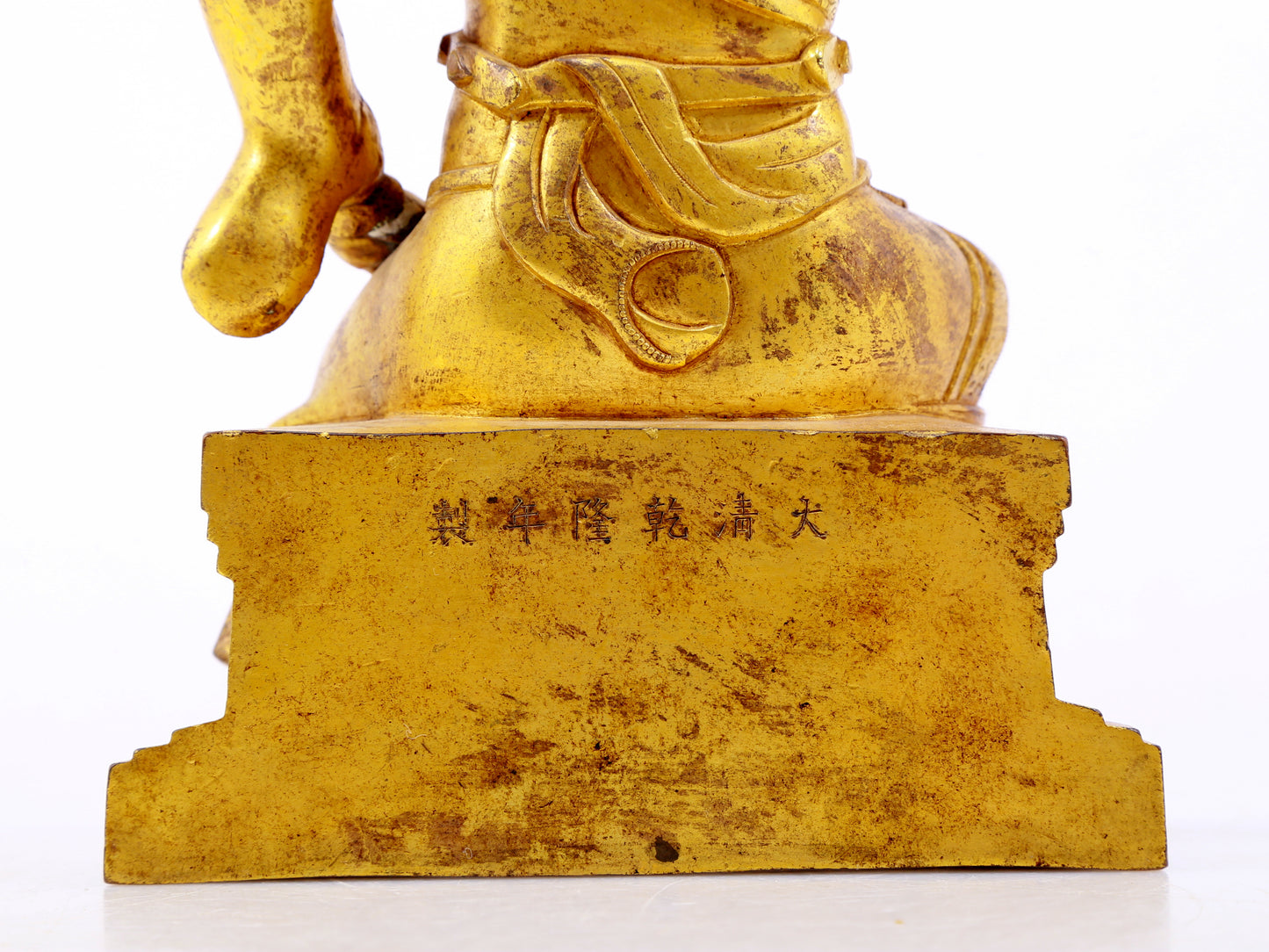 A serene gilt bronze statue of Guan Gong,