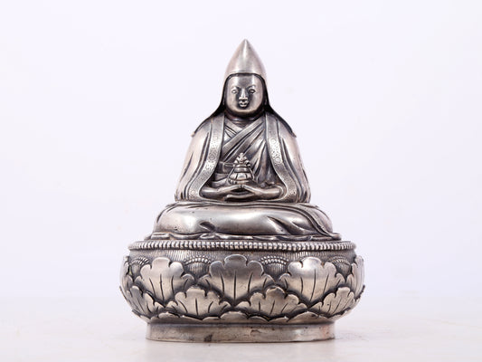 A serene gilt bronze Tsongkhapa