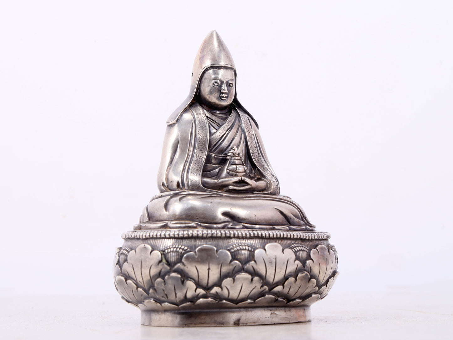 A serene gilt bronze Tsongkhapa