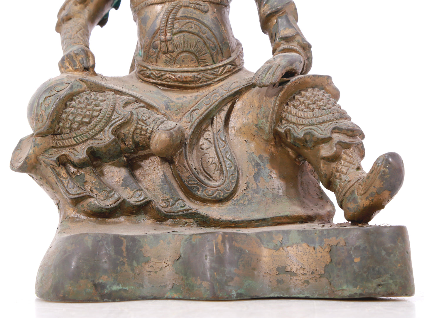 A serene gilt bronze statue of Guan Gong