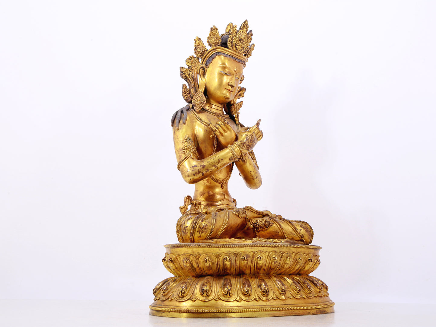 A stunning gilt bronze Bodhisattva statue