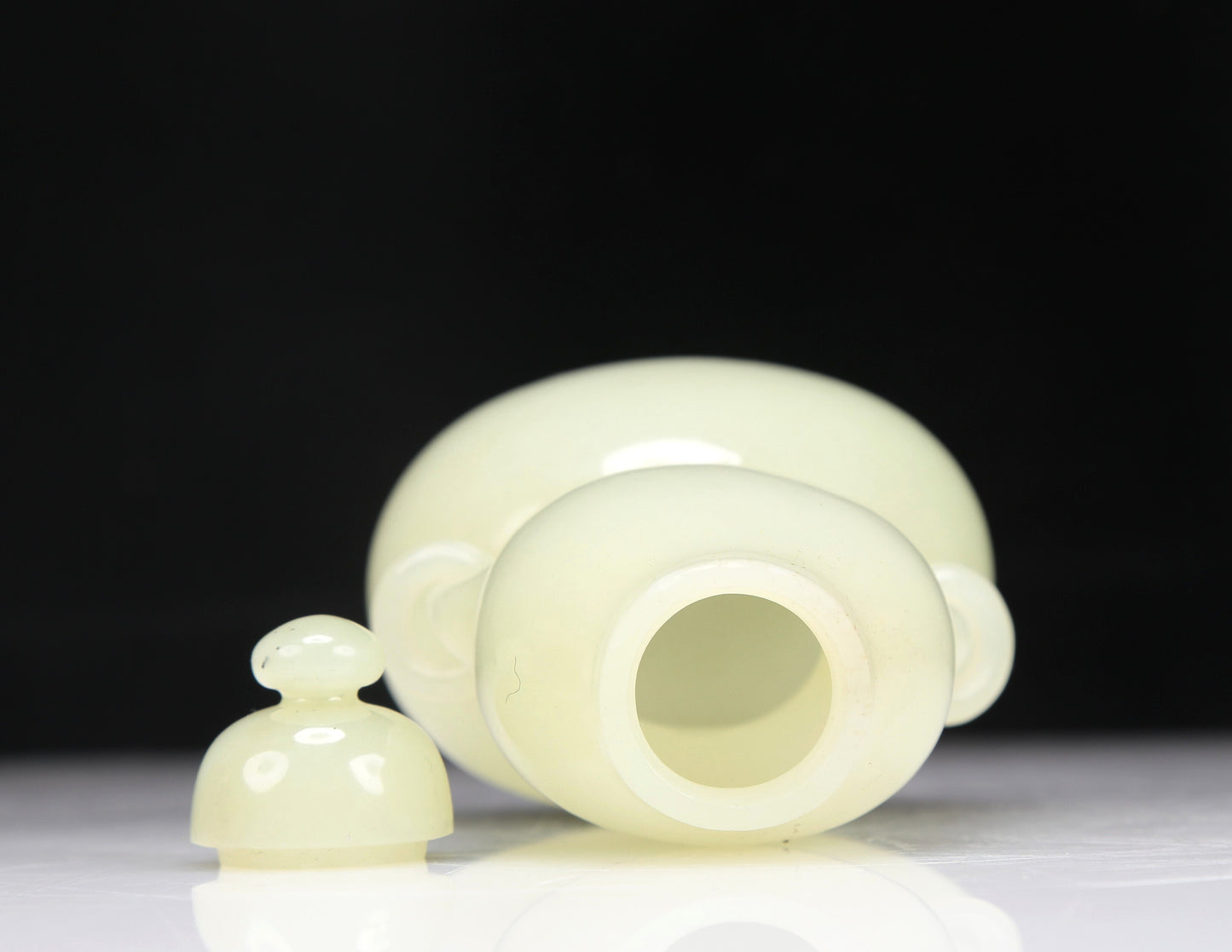 A Superb White Jade Gourd-Form Vase