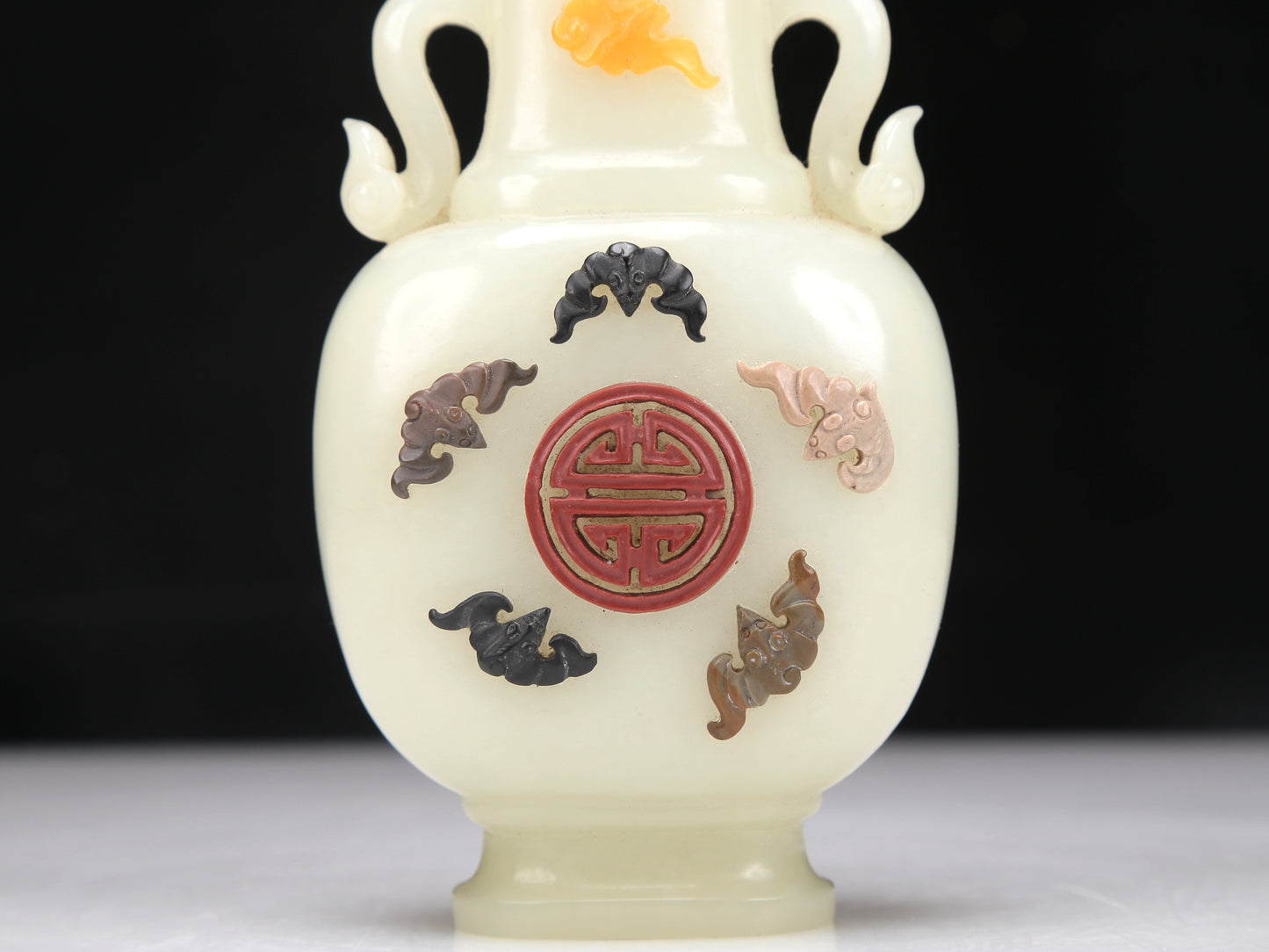 A Superb White Jade Gem-Inlaid 'Bat& Auspicious Cloud' Vase