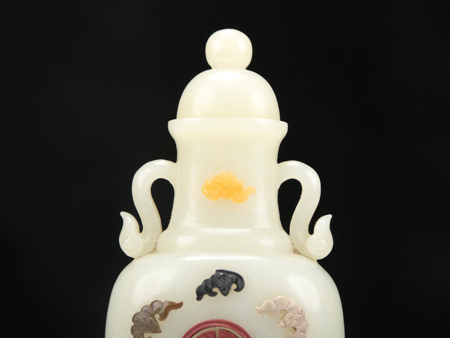 A Superb White Jade Gem-Inlaid 'Bat& Auspicious Cloud' Vase