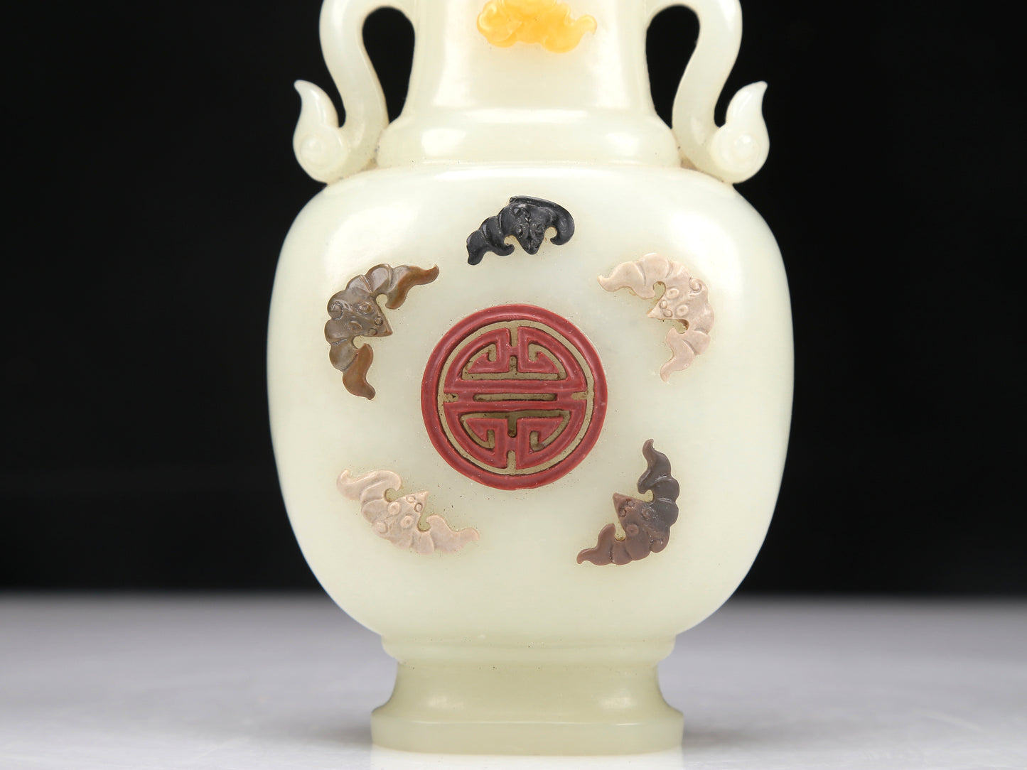 A Superb White Jade Gem-Inlaid 'Bat& Auspicious Cloud' Vase