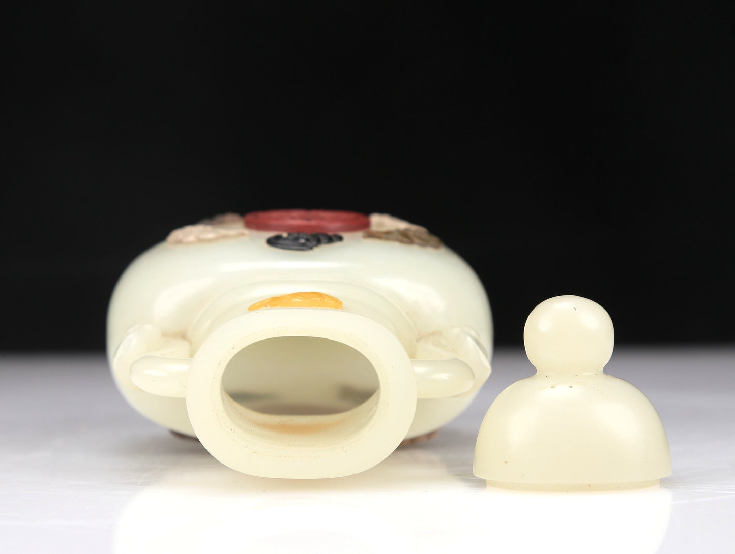 A Superb White Jade Gem-Inlaid 'Bat& Auspicious Cloud' Vase