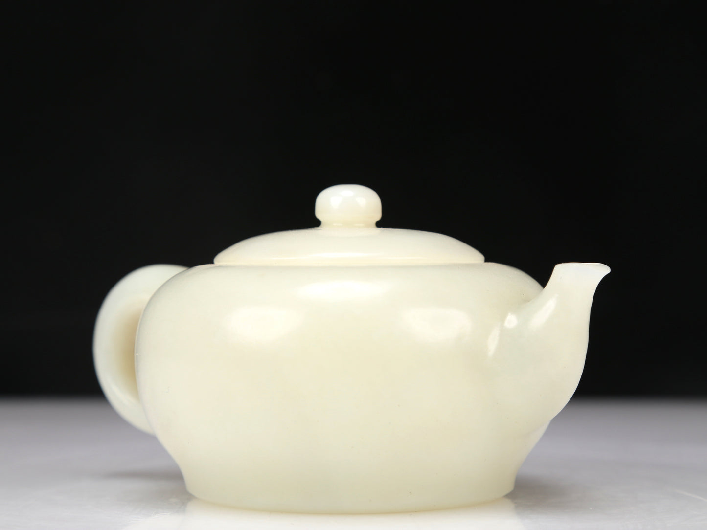 A Superb Imperial White Jade Teapot