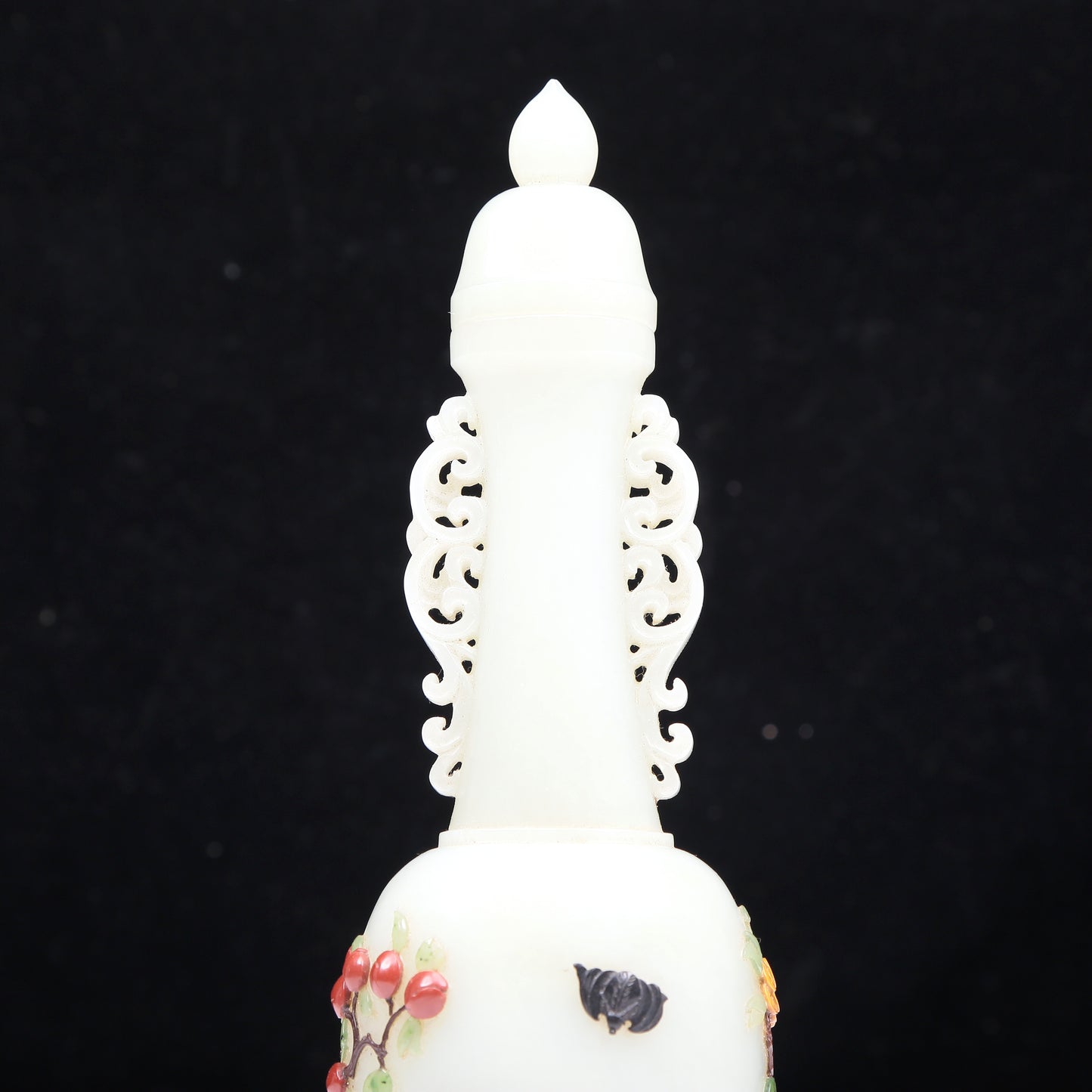 An Excellent White Jade Gem-Inlaid 'Figure' Vase