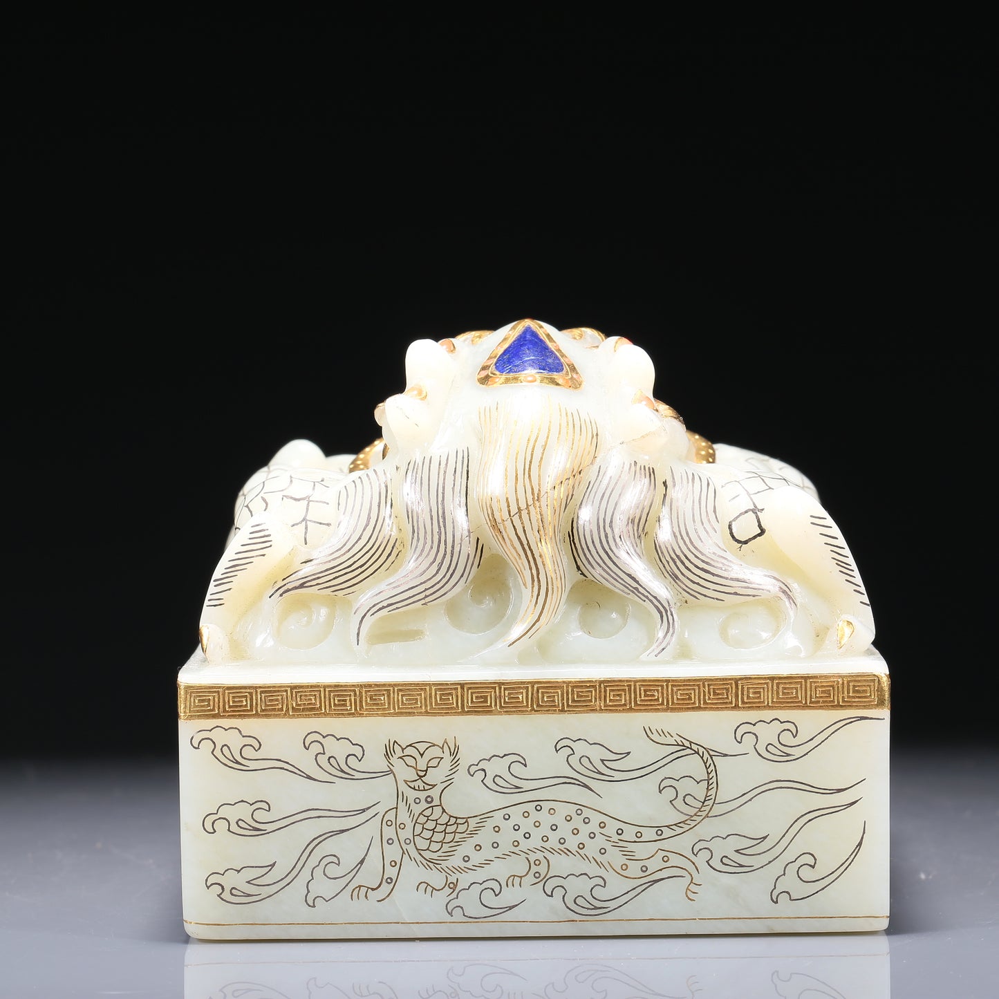 A Brilliant White Jade Gold-Mounted 'Dragon' Seal