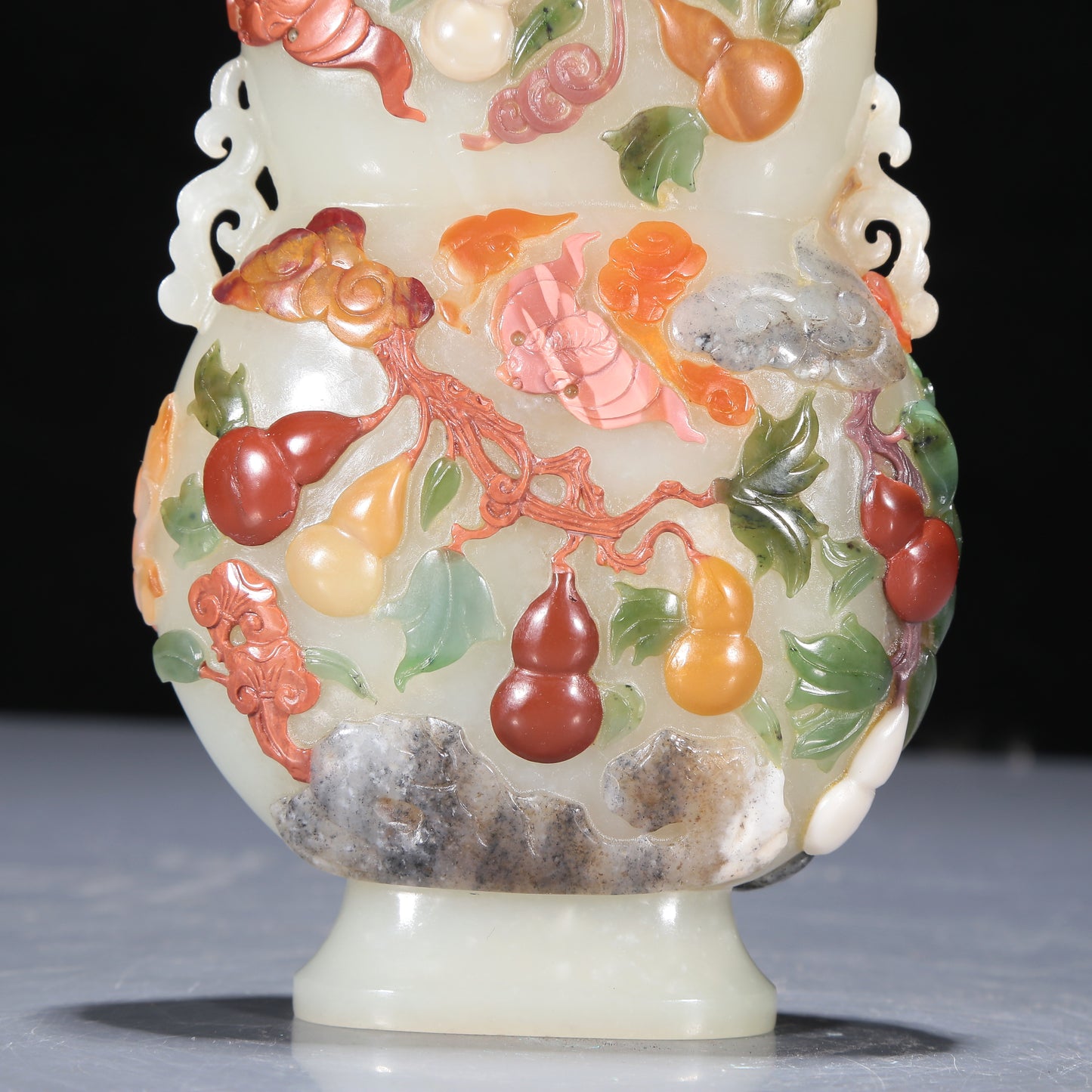 A Precious White Jade Gem-Inlaid 'Bat' Gourd-Form Vase