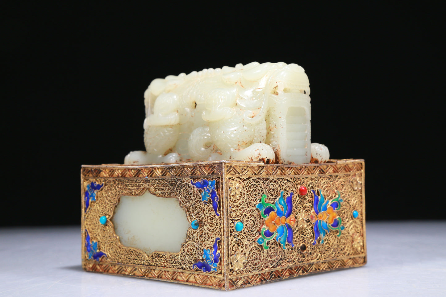 An Exquisite White Jade Gold-Mounted Blueing 'Dragon' Seal