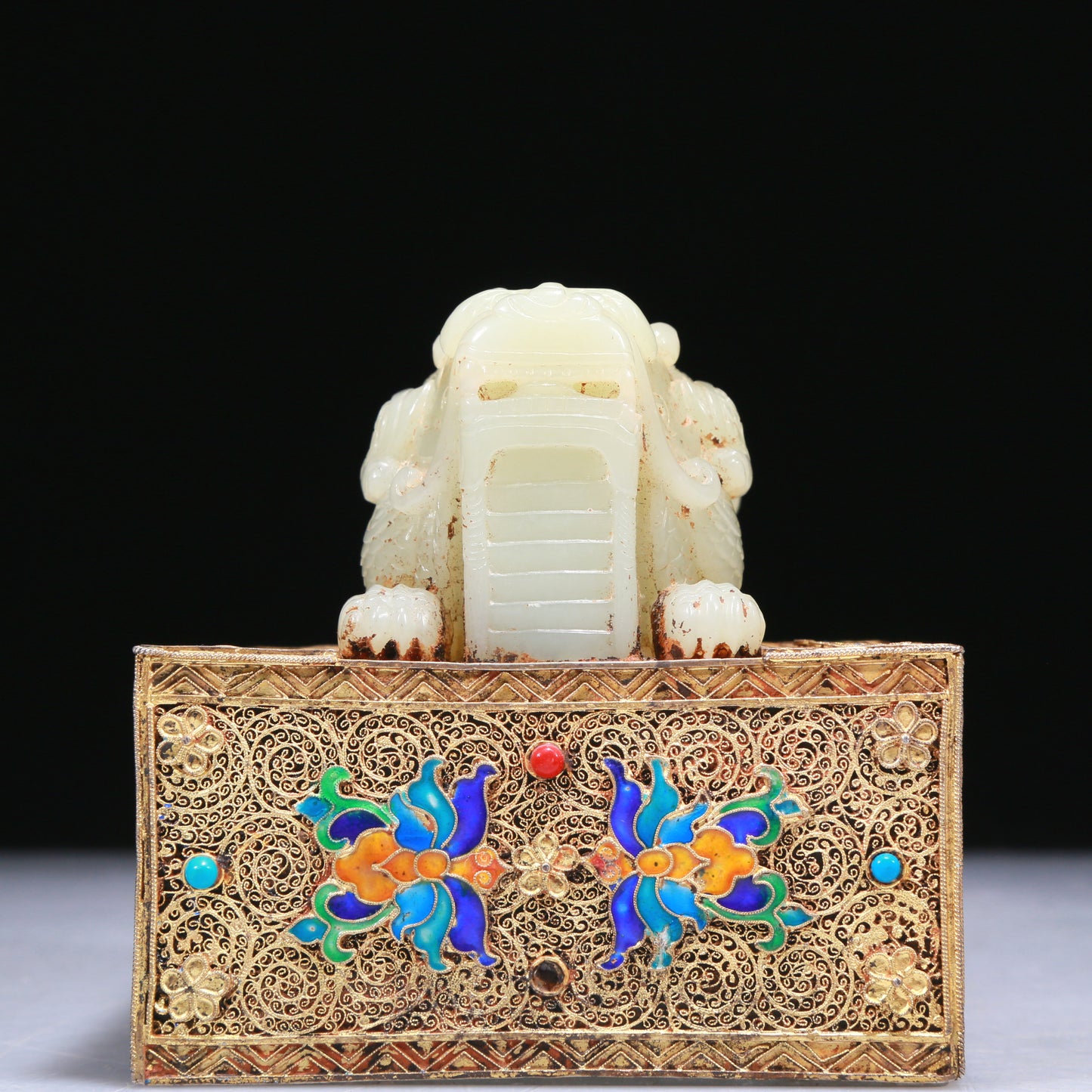 An Exquisite White Jade Gold-Mounted Blueing 'Dragon' Seal