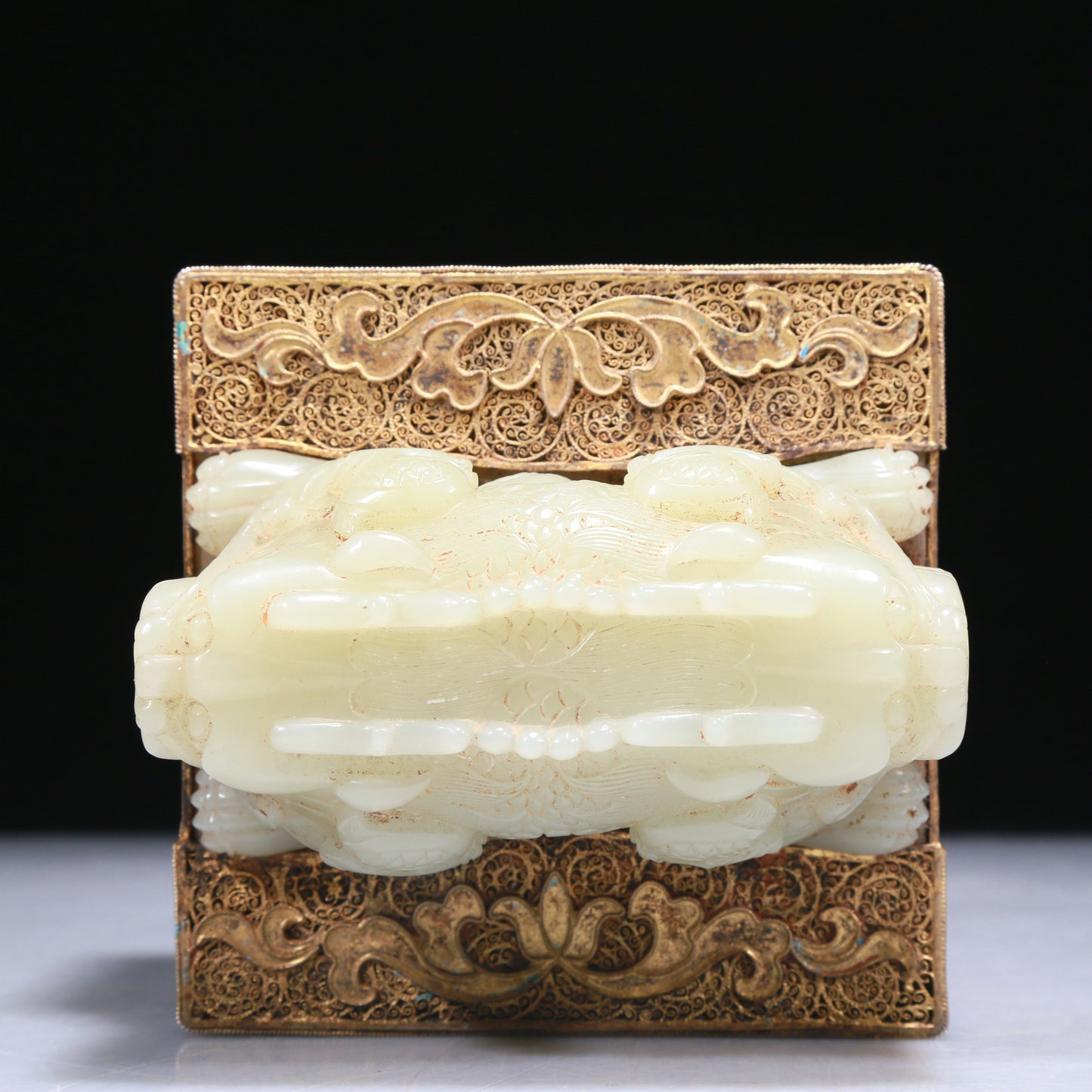 An Exquisite White Jade Gold-Mounted Blueing 'Dragon' Seal