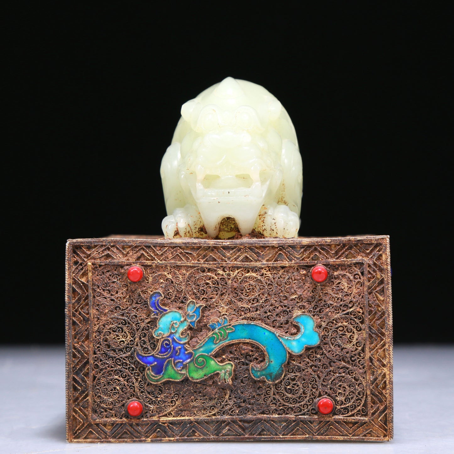 An Exquisite White Jade Gold-Mounted Blueing 'Auspicious Beast' Seal