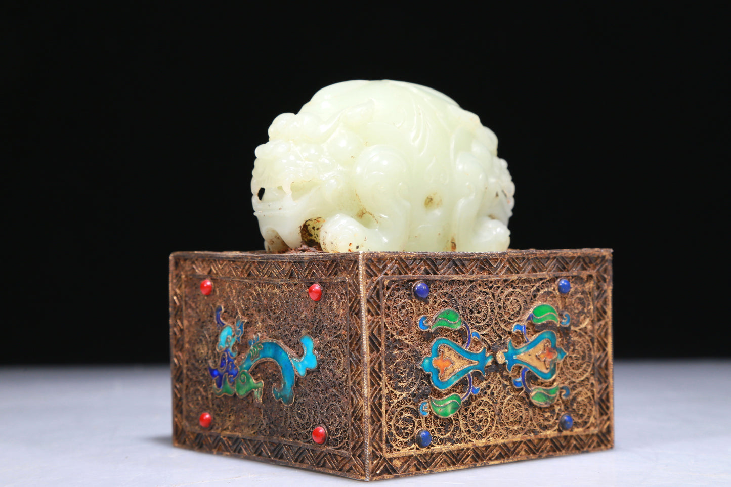 An Exquisite White Jade Gold-Mounted Blueing 'Auspicious Beast' Seal