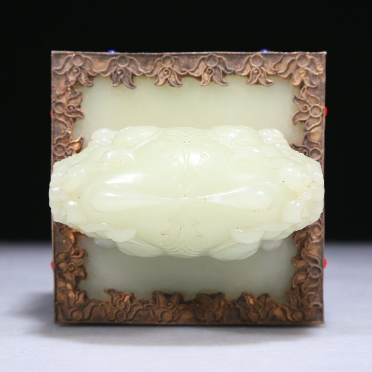 An Exquisite White Jade Gold-Mounted Blueing 'Auspicious Beast' Seal