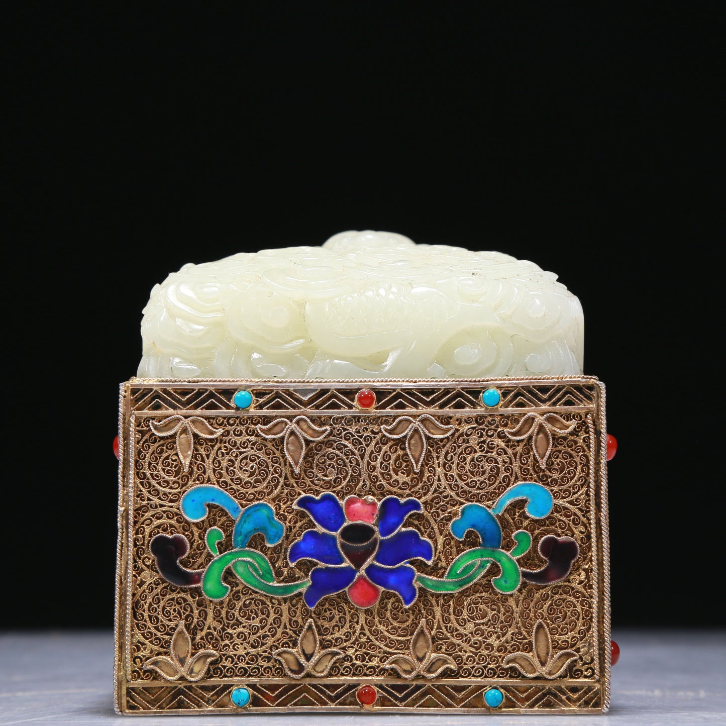 An Exquisite White Jade Gold-Mounted 'Dragon& Auspicious Cloud' Seal