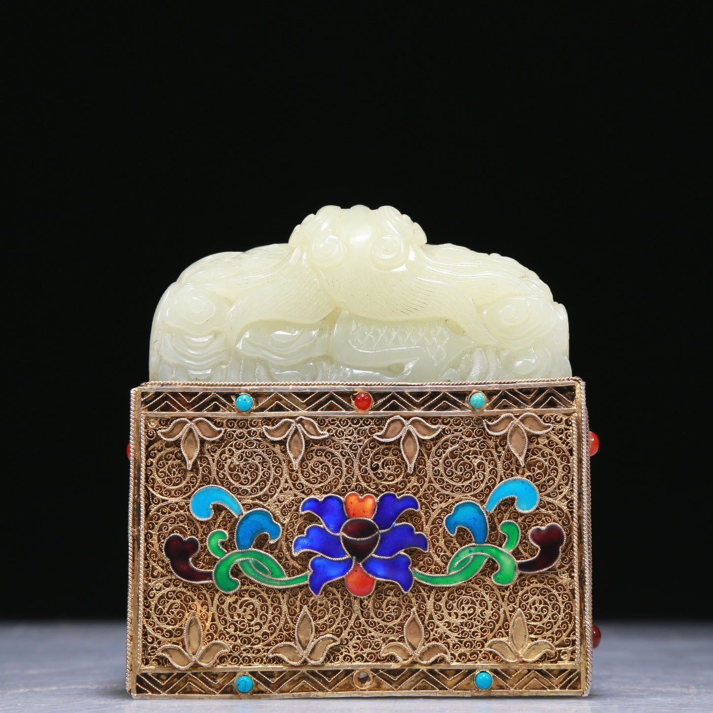 An Exquisite White Jade Gold-Mounted 'Dragon& Auspicious Cloud' Seal