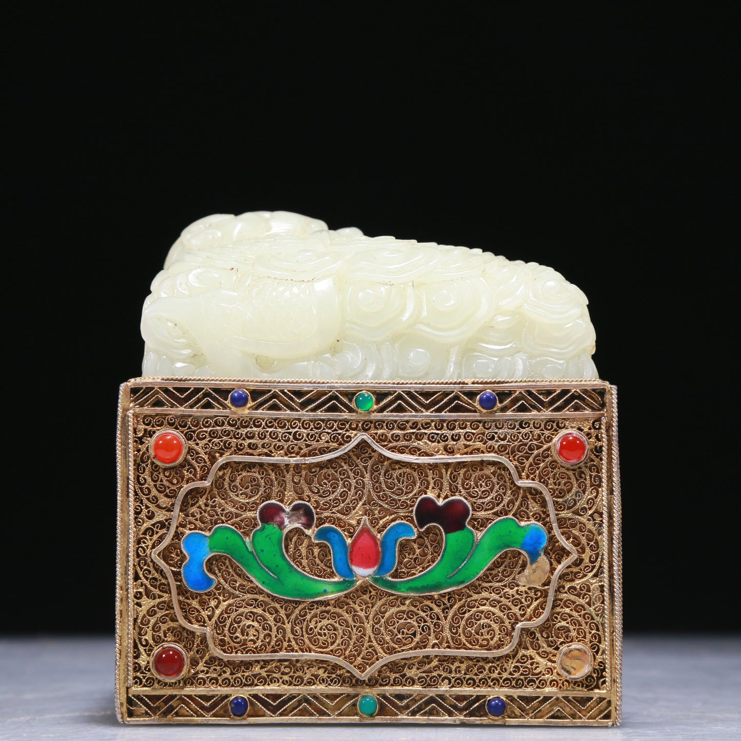 An Exquisite White Jade Gold-Mounted 'Dragon& Auspicious Cloud' Seal