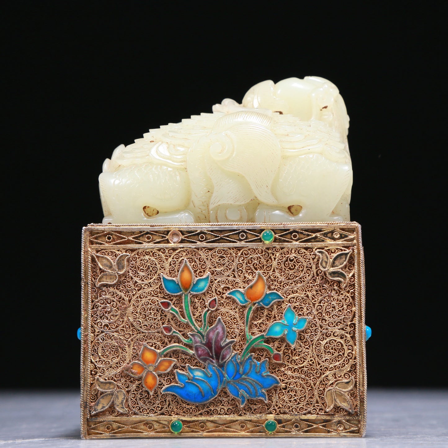 An Exquisite White Jade Gold-Mounted 'Dragon& Auspicious Cloud' Seal