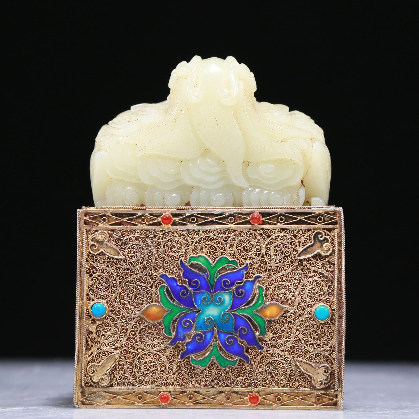 An Exquisite White Jade Gold-Mounted 'Dragon& Auspicious Cloud' Seal