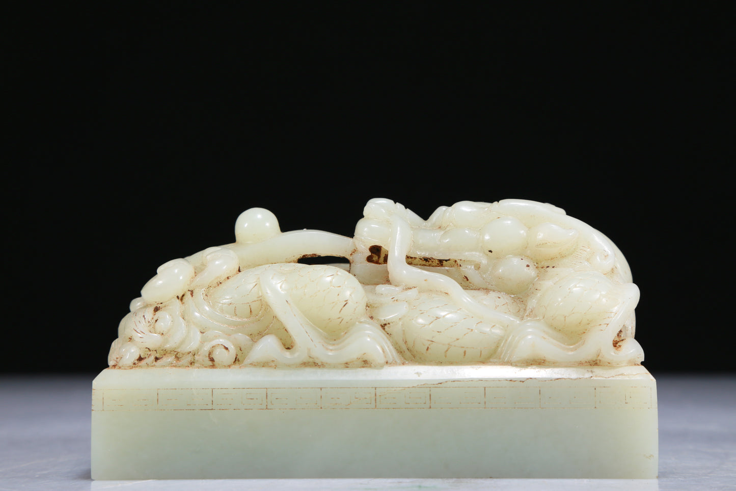 An Exquisite White Jade 'Dragon' Seal